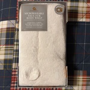 Aroma Home Cream Faux Fur Body Wrap - new